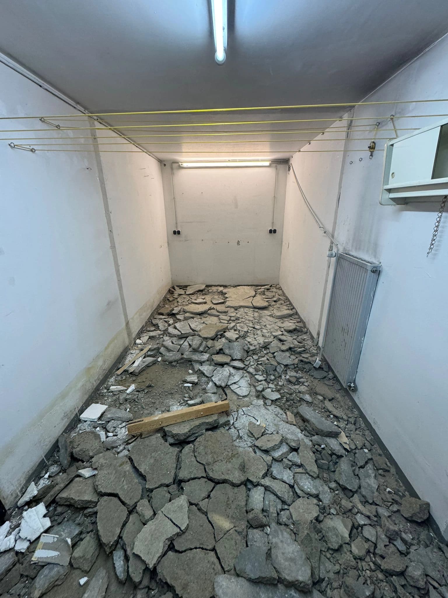 Beschädigte Kellerwand - Vorher